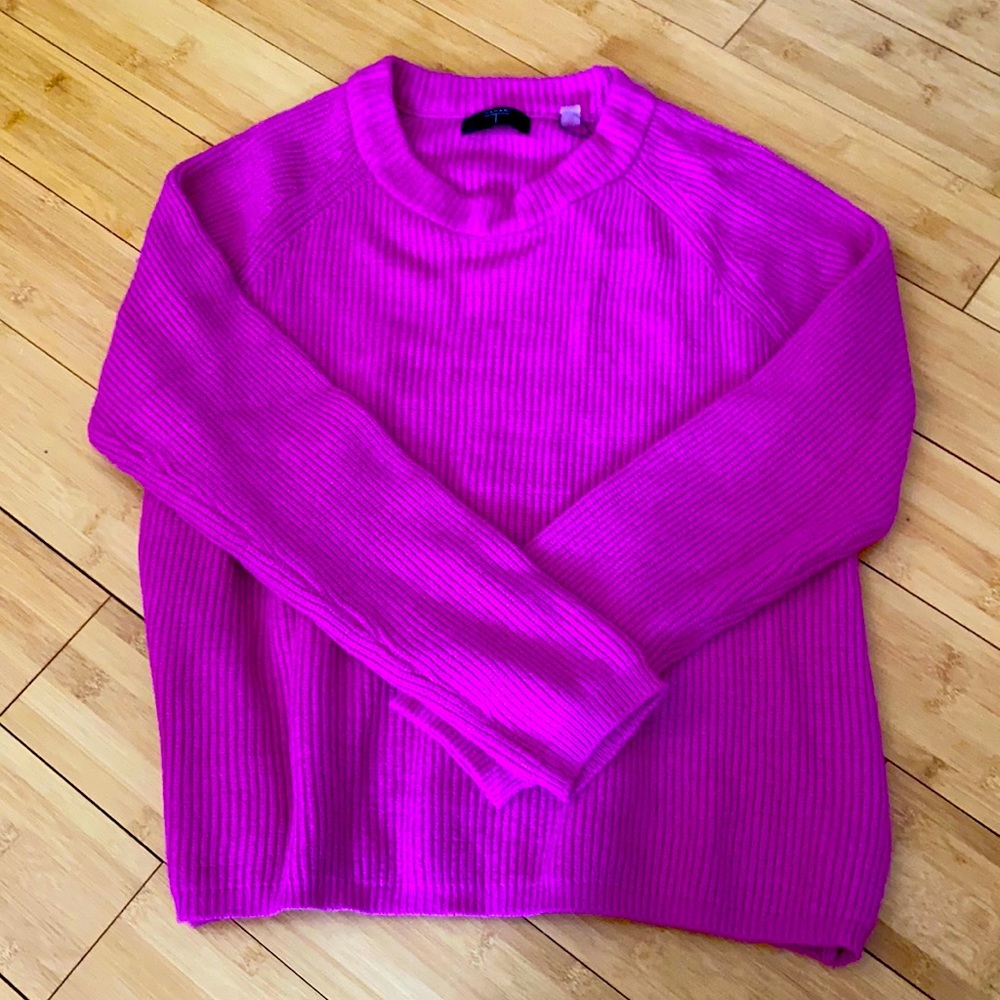Neon knit sweater 😍